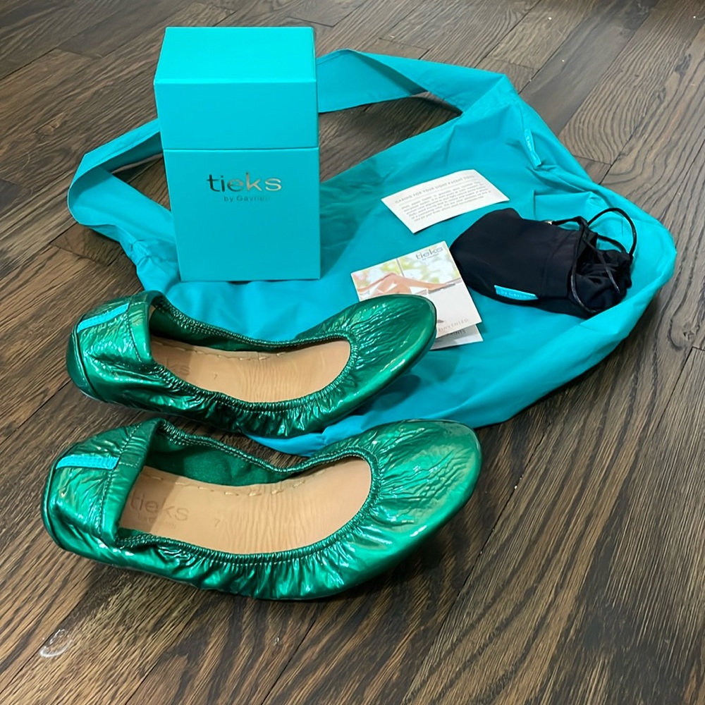 Special Edition Patent Leather Emerald Green Tieks